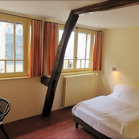 Casa de Férias Maison De Charme Avec Jardin à - Rénovation 18e Siècle, Proche église, 2h De Paris - Fr-1-410-211 *